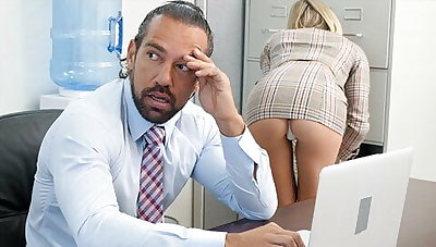 Office tease gets her Boss’ Dick Hard